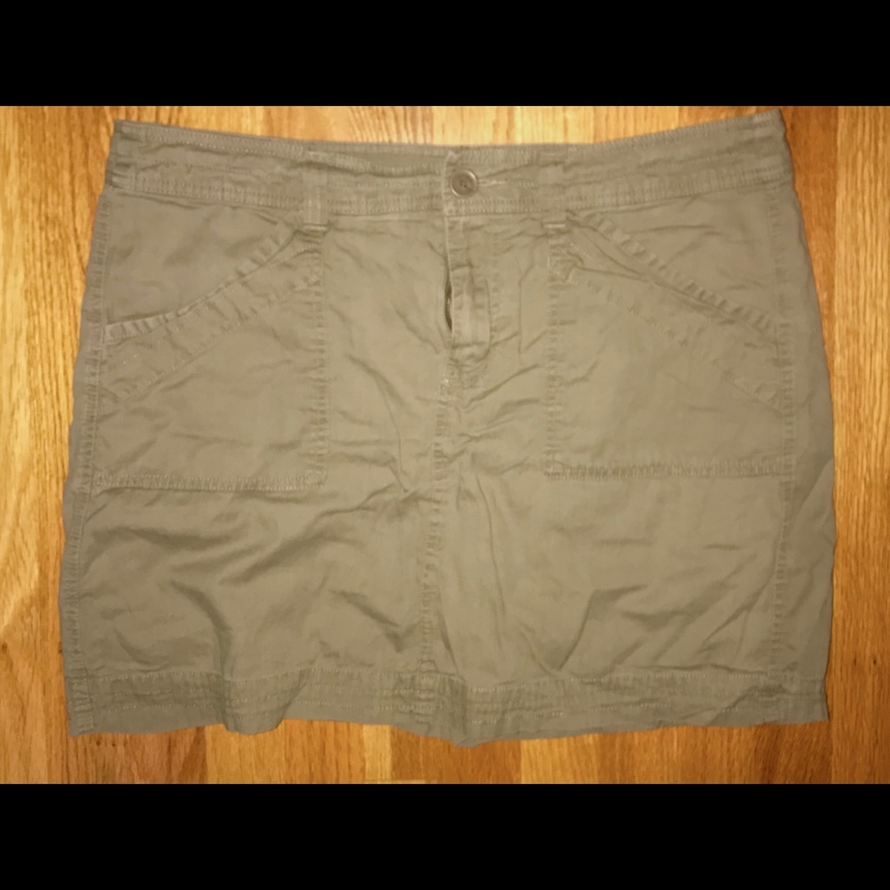 beige skort